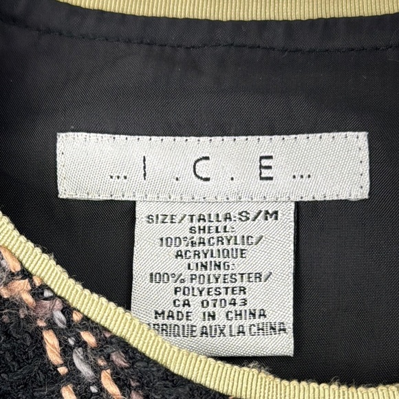 I.C.E. Elegant Black and Cream Plaid Cape with Bow at Closure - Picture 9 of 10